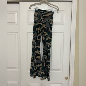 Aerie camo flare leggings